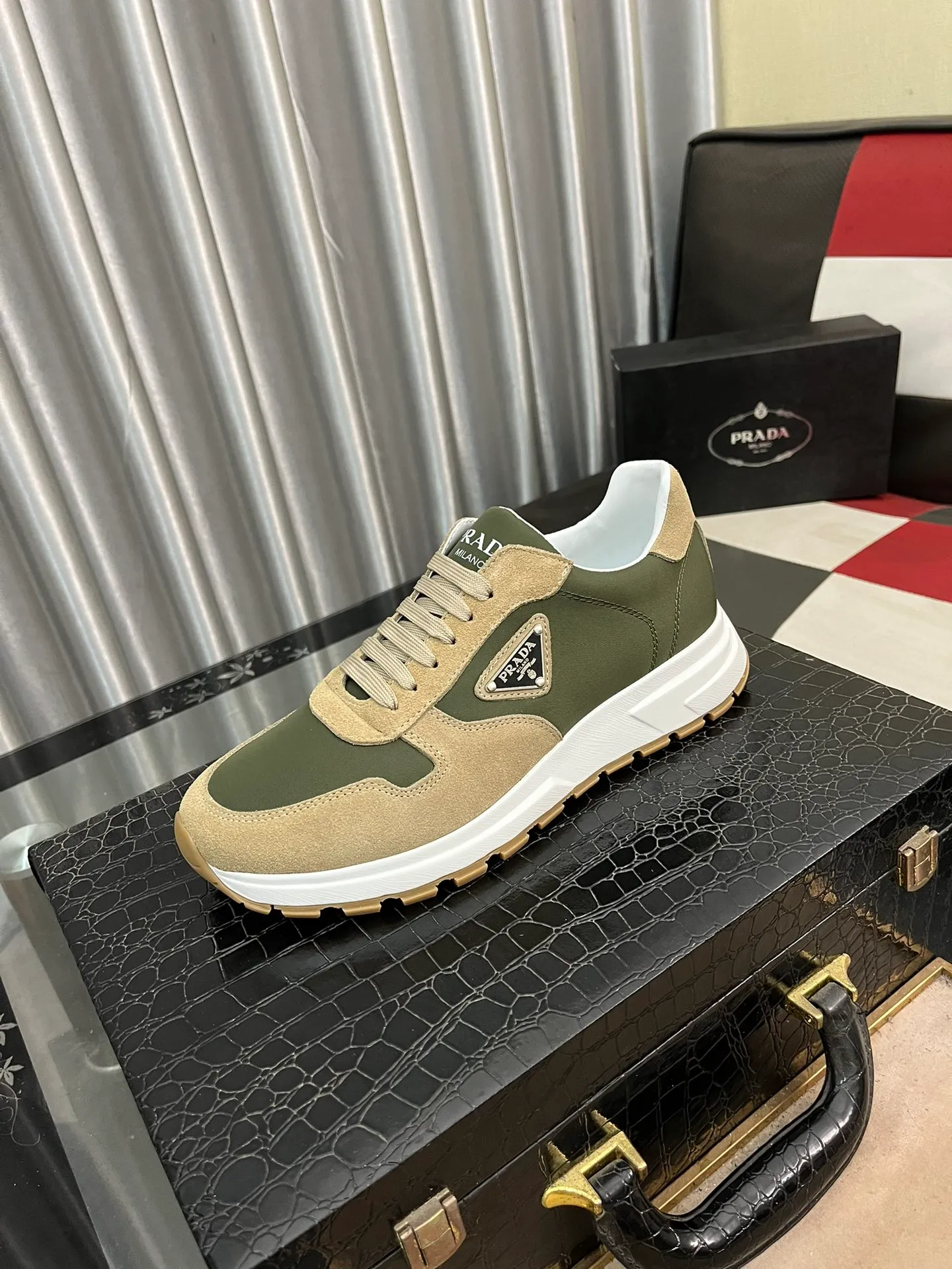 Men's shoes 💰540⌚️⌚️【PRADA】Prada - High-end quality casual sports shoes - Upper: calfskin shoe body with branded metal fasteners, - Inner lining: breathable leather lining - Outsole: ultra-light TPU foam·rubber; molded outsole -Super high quality control·Fine workmanship: highlighted (high-end·luxury·grade) -Size: 38-444️⃣Colors available